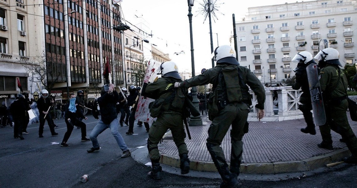 EKTAKTO: Επεισόδια στο μαθητικό συλλαλητήριο στο Σύνταγμα